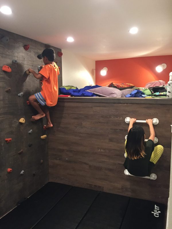 A4A53891-04A7-4D4B-BF81-32F5B50B96D9